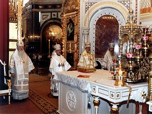 В праздник Вознесения Господня Предстоятель Православной Церкви в Америке блаженнейший Герман возглавил божественную литургию в храме Христа Спасителя. Официальный сайт Русской Православной Церкви /