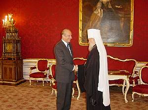 10 сентября 2003 года митрополит Смоленский и Калининградский Кирилл, председатель Отдела внешних церковных связей Московского Патриархата, имел встречу с Федеральным Президентом Австрийской Республики Томасом Клестилем. Фото: Информационная служба Венской и Австрийской епархии. Официальный сайт Русской Православной Церкви /