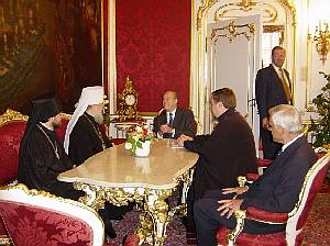 10 сентября 2003 года митрополит Смоленский и Калининградский Кирилл, председатель Отдела внешних церковных связей Московского Патриархата, имел встречу с Федеральным Президентом Австрийской Республики Томасом Клестилем. Фото: Информационная служба Венской и Австрийской епархии. Официальный сайт Русской Православной Церкви /