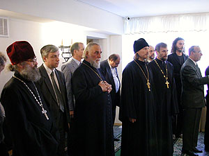 Митрополит Кирилл вручил В.В.Лебедеву орден святителя Иннокентия Московского (III степени). Фото Службы коммуникации ОВЦС МП. Официальный сайт Русской Православной Церкви /