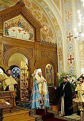 3 августа 2004 года в крымском поселке Форос состоялась церемония освящения после реставрации церкви в честь Воскресения Христова. Освящение храма и Божественную литургию совершил митрополит Симферопольский и Крымский Лазарь. Фото: Официальное Интернет-представительство президента Украины.http://www.president.gov.ua/rus/photobank/photo8/274814331.html