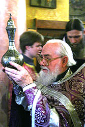 В Великий Четверг Святейший Патриарх Алексий совершил Божественную литургию и чин освящения мира в Богоявленском кафедральном соборе.Фото Службы коммуникации ОВЦС МП.Официальный сайт Русской Православной Церквиhttp://www.mospat.ru