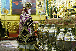 В Великий Четверг Святейший Патриарх Алексий совершил Божественную литургию и чин освящения мира в Богоявленском кафедральном соборе.Фото Службы коммуникации ОВЦС МП.Официальный сайт Русской Православной Церквиhttp://www.mospat.ru