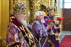 В Великий Четверг Святейший Патриарх Алексий совершил Божественную литургию и чин освящения мира в Богоявленском кафедральном соборе.Фото Службы коммуникации ОВЦС МП.Официальный сайт Русской Православной Церквиhttp://www.mospat.ru