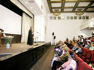 16 мая 2003 года в гостиничном комплексе 'Даниловский' состоялась торжественная церемония закрытия VIII Всероссийского фестиваля 'Православие на телевидении и радиовещании'. Фото: Служба коммуникации ОВЦС МП. Официальный сайт Русской Православной Церкви /