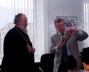 Митрополиту Кириллу вручена специальная премия редколлегии и журналистского коллектива газеты 'Труд'. Фото: Служба коммуникации ОВЦС МП. Официальный сайт Русской Православной Церкви /