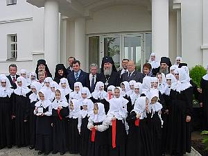 Архиепископ Калужский и Боровский Климент освятил новое здание приюта при Черноостровском монастыре Малоярославца. Фото Службы коммуникации ОВЦС МП. Официальный сайт Русской Православной Церкви /