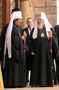 Святейший Патриарх Московский и всея Руси Алексий II в сослужении Архиепископа Токийского, Митрополита всей Японии Даниила совершил Божественную литургию в Успенском Патриаршем соборе Кремля. Фото Службы коммуникации ОВЦС МП. Официальный сайт Русской Православной Церкви /