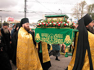 Крестный ход, направивился от Успенского собора к памятнику святому благоверному князю Даниилу Московскому на Даниловской площади.. Фото Службы коммуникации ОВЦС МП. Официальный сайт Русской Православной Церкви /