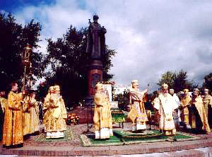 Крестный ход, направивился от Успенского собора к памятнику святому благоверному князю Даниилу Московскому на Даниловской площади.. Фото Службы коммуникации ОВЦС МП. Официальный сайт Русской Православной Церкви /