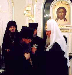 Святейший Патриарх наградил наместника Свято-Данилова монастыря архимандрита Алексия (Поликарпова). Фото Службы коммуникации ОВЦС МП. Официальный сайт Русской Православной Церкви /