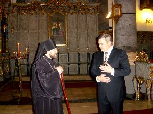 Председатель Правительства РФ М.М.Касьянов и епископ Венский и Австрийский Иларион. Фото Службы коммуникации ОВЦС МП. Официальный сайт Русской Православной Церкви /
