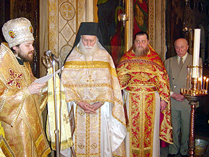 4 мая 2003 года, в Неделю Антипасхи, по благословению Святейшего Патриарха Московского и всея Руси Алексия II и Блаженнейшего Архиепископа Афинского и всей Эллады Христодула, Представитель Русской Православной Церкви при европейских международных организациях епископ Подольский Иларион совершил Божественную литургию в русском Свято-Троицком храме греческой столицы. Фото: Официальный сайт Русской Православной Церкви /
