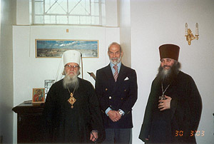 30 марта 2003 года Его Королевское Высочество принц Майкл Кентский молился за воскресной литургией в кафедральном Александро-Невском соборе Таллина. Официальный сайт Русской Православной Церкви /