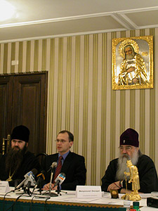 2 апреля 2003 года в гостиничном комплексе 'Даниловский' прошла пресс-конференция, посвященная итогам второго заседания Организационного комитета по оказанию содействия в проведении мероприятий, связанных с празднованием Русской Православной Церковью 100-летия канонизации преподобного Серафима Саровского. В пресс-конференции приняли участие сопредседатели Оргкомитета митрополит Минский и Слуцкий Филарет, Патриарший Экзарх всея Беларуси, и Полномочный представитель Президента России в Приволжском федеральном округе С.В.Кириенко, а также епископ Нижегородский и Арзамасский Георгий, глава Патриаршей комиссии по подготовке празднования юбилея. Официальный сайт Русской Православной Церкви /