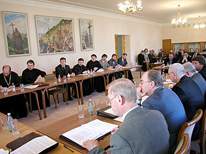 8 мая 2003 года в Отделе внешних церковных связей Московского Патриархата состоялась рабочая встреча представителей Русской Православной Церкви и Министерства иностранных дел Российской Федерации. Фото: Служба коммуникации ОВЦС МП. Официальный сайт Русской Православной Церкви /