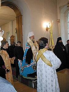 В Смоленской Духовной семинарии прошла богословская конференция, посвященная памяти митрополита Ленинградского и Новгородского Никодима (Ротова) и приуроченная к двадцать пятой годовщине со дня его кончины. Перед началом конференции митрополитом Смоленским и Калининградским Кириллом в семинарском храме в честь Покрова Пресвятой Богородицы была совершена заупокойная лития о приснопоминаемом Владыке Никодиме, за которой молились участники богословского форума. Фото Информационная служба Смоленско-Калининградской епархии. Официальный сайт Русской Православной Церкви /