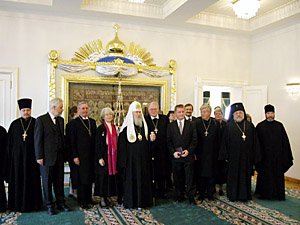 3 октября 2003 года в Синодальной резиденции на территории Свято-Данилова монастыря Святейший Патриарх Московский и всея Руси Алексий II принял делегацию Евангелической Церкви в Германии во главе с председателем ее совета презесом Манфредом Коком. Официальный сайт Русской Православной Церкви /