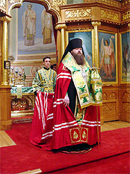 10 апреля 2004 года епископ Меркурий возглавил ночное Пасхальное богослужение в Свято-Никольском Патриаршем соборе Нью-Йорка. Крестный ход, в котором приняли участие более четырех тысяч человек, под колокольный звон и пение хора обошел вокруг жилого квартала, в котором находится собор. Фото Патриарших Приходов в США. http://www.russianchurchusa.org