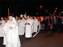 10 апреля 2004 года епископ Меркурий возглавил ночное Пасхальное богослужение в Свято-Никольском Патриаршем соборе Нью-Йорка. Крестный ход, в котором приняли участие более четырех тысяч человек, под колокольный звон и пение хора обошел вокруг жилого квартала, в котором находится собор. Фото Патриарших Приходов в США. http://www.russianchurchusa.org