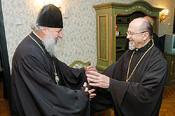 Завершился официальный визит в Русскую Православную Церковь делегации Православной Церкви в Америке во главе с ее Предстоятелем Блаженнейшим Архиепископом Вашингтонским и Митрополитом всей Америки и Канады Германом. Визит был приурочен к 14-ой годовщине Интронизации и празднованию 75-летия Святейшего Патриарха Московского и всея Руси Алексия II. Фото Православнай Церкови в Америке. Официальный Православнай Церкови в Америкеhttp://www.oca.org/