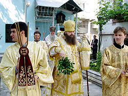 19 июня 2004 года состоялось освящение обновленного после ремонта и реставрации русского храма во имя святого великомученика и целителя Пантелеимона - приписного храмаПодворья Русской Православной Церкви в Софии. Фото Службы коммуникации ОВЦС МП. Официальный сайт Русской Православной Церкви http://www.mospat.ru