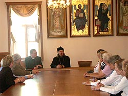31 августа 2004 года в конференц-зале Отдела внешних церковных связей Московского Патриархата состоялась встреча заместителя Председателя ОВЦС МП епископа Егорьевского Марка с группой христиан из США во главе с пастором доктором Брюсом В.Ригдоном, совершающих ежегодную паломническую поездку по России. Во время встречи епископ Марк рассказал гостям о жизни Русской Православной Церкви и ответил на многочисленные вопросы.Фото Службы коммуникации ОВЦС МП. Официальный сайт Русской Православной Церкви http://www.mospat.ru