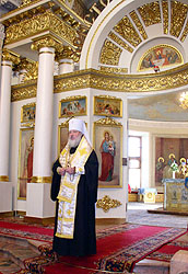 15 октября 2004 года, в 75-ю годовщину со дня рождения митрополита Никодима (Ротова), в Свято-Троицком соборе московского Свято-Данилова монастыря митрополит Смоленский и Калининградский Кирилл совершил панихиду о упокоенииэтого выдающегося иерарха Русской Православной Церкви XX века. На богослужении присутствовали православные верующие Первопрестольного града, сотрудники Отдела внешних церковных связей Московского Патриархата. Фото Службы коммуникации ОВЦС МП.Официальный сайт Русской Православной Церкви http://www.mospat.ru