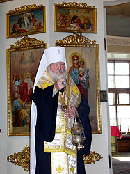 15 октября 2004 года, в 75-ю годовщину со дня рождения митрополита Никодима (Ротова), в Свято-Троицком соборе московского Свято-Данилова монастыря митрополит Смоленский и Калининградский Кирилл совершил панихиду о упокоенииэтого выдающегося иерарха Русской Православной Церкви XX века. На богослужении присутствовали православные верующие Первопрестольного града, сотрудники Отдела внешних церковных связей Московского Патриархата. Фото Службы коммуникации ОВЦС МП.Официальный сайт Русской Православной Церкви http://www.mospat.ru