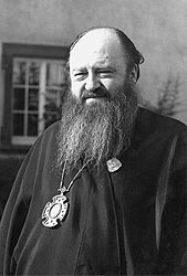 15 октября 2004 года, в 75-ю годовщину со дня рождения митрополита Никодима (Ротова), в Свято-Троицком соборе московского Свято-Данилова монастыря митрополит Смоленский и Калининградский Кирилл совершил панихиду о упокоенииэтого выдающегося иерарха Русской Православной Церкви XX века. На богослужении присутствовали православные верующие Первопрестольного града, сотрудники Отдела внешних церковных связей Московского Патриархата. Официальный сайт Русской Православной Церкви http://www.mospat.ru