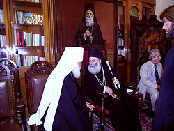 25 октября2004 года Блаженнейший Папа и Патриарх Александрийский и всея Африки Феодор II в монастыре святого Саввы встретился с делегациями Поместных Православных Церквей, принимавшими накануне участие в интронизации Его Блаженства.Фото: Служба коммуникации ОВЦС МП.Официальный сайт Русской Православной Церкви.www.mospat.ru