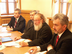 29 октября 2004 года в Отделе внешних церковных связей Московского Патриархата состоялась встреча председателя Отдела митрополита Смоленского и Калининградского Кирилла с руководителями Консультативного совета глав протестантских церквей.Фото Службы коммуникации ОВЦС МПОфициальный сайт Русской Православной Церквиwww.mospat.ru