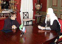 12 ноября 2004 года Святейший Патриарх Московский и всея Руси Алексий принял в Патриаршей рабочей резиденции в Чистом переулке Чрезвычайного и Полномочного Посла Эстонской Республики в Российской Федерации госпожу Карин ЯаниФото Ю.Клиценко, Седмица.RuОфициальный сайт Русской Православной Церквиhttp://www.mospat.ru