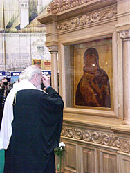 26 января 2005 года в московском Выставочном центре 'Гостиный двор' состоялось открытие Общецерковной выставки 'Православная Русь'.Фото Службы коммуникации ОВЦС МП.Официальный сайт Русской Православной Церквиhttp://www.mospat.ru