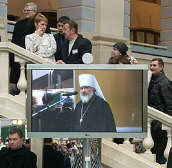 30 января 2005 года в Выставочном центре 'Гостиный двор' состоялась торжественная церемония закрытия Третьей выставки 'Православная Русь'.Фото Службы коммуникации ОВЦС МП.Официальный сайт Русской Православной Церквиhttp://www.mospat.ru