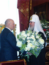23 февраля 2005 года, в день рождения Предстоятеля Русской Православной Церкви, Патриаршую резиденцию в Чистом переулке посетил ряд известных политических и общественных деятелей России.Фото Службы коммуникации ОВЦС МП.Официальный сайт Русской Православной Церквиhttp://www.mospat.ru
