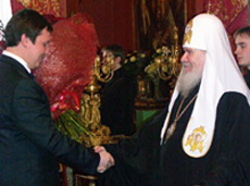 23 февраля 2005 года, в день рождения Предстоятеля Русской Православной Церкви, Патриаршую резиденцию в Чистом переулке посетил ряд известных политических и общественных деятелей России.Фото Службы коммуникации ОВЦС МП.Официальный сайт Русской Православной Церквиhttp://www.mospat.ru