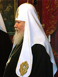 13 апреля 2005 года в Рабочей резиденции Патриарха Московского и всея Руси в Чистом переулке состоялось подписание договора о сотрудничестве между Московской Патриархией и Открытым акционерным обществом 'Российские железные дороги'.Фото Службы коммуникации ОВЦС МП.Официальный сайт Русской Православной Церквиhttp://www.mospat.ru