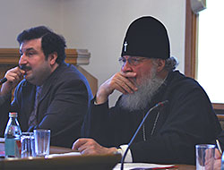 15 апреля 2005 года в Отделе внешних церковных связей Московского Патриархата состоялся 'круглый стол' на тему 'Мировая торговая система. Свобода? Справедливость? Демократия?' под руководством митрополита Смоленского и Калининградского Кирилла.Фото Службы коммуникации ОВЦС МП.Официальный сайт Русской Православной Церквиhttp://www.mospat.ru