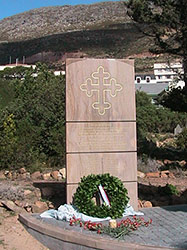 5 мая 2005 года в ЮАР, на военном кладбище в Саймонстауне, расположенном недалеко от кейптаунской военно-морской базы, состоялось открытие и освящение памятника русским морякам, похороненным здесь в период с 1809 по 1912 годы.Официальный сайт Русской Православной Церквиhttp://www.mospat.ru