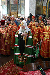 Божественной литургией и панихидой, совершенными Святейшим Патриархом Алексием в храме во имя Георгия Победоносца на Поклонной горе, Русская Церковь вступила в празднование 60-летия Победы. Фото Службы коммуникации ОВЦС МП.Официальный сайт Русской Православной Церквиhttp://www.mospat.ru