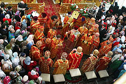 Божественной литургией и панихидой, совершенными Святейшим Патриархом Алексием в храме во имя Георгия Победоносца на Поклонной горе, Русская Церковь вступила в празднование 60-летия Победы. Фото Службы коммуникации ОВЦС МП.Официальный сайт Русской Православной Церквиhttp://www.mospat.ru