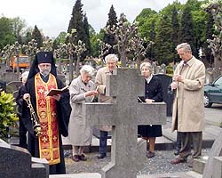 10 мая 2005 года, в светлый день Радоницы - Пасхального поминовения усопших - архиепископ Симон совершил панихиду по приснопамятному митрополиту Александру (Немоловскому, 1880-1960), останки которого покоятся на Иксельском кладбище в Брюсселе.Фото официального сайта Брюссельско-Бельгийской епархии.http://users.skynet.be/archiepiscopia/