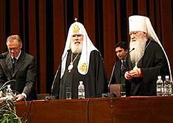 27 мая 2005 года в Большом актовом зале Российской Академии наук состоялась церковно-научная конференция 'Роль Патриаршества в истории России', приуроченная к 15-летию интронизации Святейшего Патриарха Московского и всея Руси Алексия II. Среди членов президиума конференции - мэр Москвы Ю.М.Лужков, президент Российской Академии наук Ю.С.Осипов, митрополит Санкт-Петербургский и Ладожский Владимир, митрополит Крутицкий и Коломенский Ювеналий, управляющий делами Московской Патриархии митрополит Калужский и Боровский Климент, ректор Московских Духовных семинарии и академии архиепископ Верейский Евгений..Фото: Юрий Клиценко, Седмица.ru.Официальный сайт Русской Православной Церквиhttp://www.mospat.ru