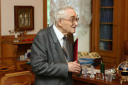 20 июня 2005 года исполнилось восемьдесят пять лет консультанту Отдела внешних церковных связей Московского Патриархата А.С.Буевскому. Пятьдесят девять из них были отданы служению Церкви.Фото Службы коммуникации ОВЦС МП.Официальный сайт Русской Православной Церквиhttp://www.mospat.ru