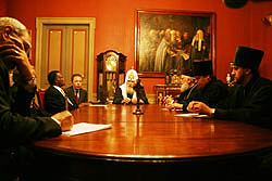 21 июня С.Кобиа был принят Святейшим Патриархом Московским и всея Руси Алексием II. На встрече обсуждались вопросы о роли и участии Русской Православной Церкви в жизни ВСЦ, а также перспективы сотрудничества между христианами в преодолении религиозного экстремизма, миротворческой деятельности и межрелигиозном диалоге.Фото Службы коммуникации ОВЦС МП.Официальный сайт Русской Православной Церквиhttp://www.mospat.ru