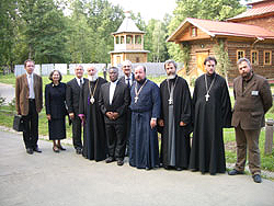 Вечером того же дня делегация посетила храм во имя святых Новомучеников и Исповедников Российских в Бутове. Гостей приветствовал настоятель храма священник Кирилл Каледа. Он рассказал о трагической истории Бутовского полигона и показал места массовых захоронений расстрелянных там жертв репрессий. Протоиереем Всеволодом Чаплиным была отслужена лития по невинно убиенным и прочитана молитва к Новомученикам и Исповедникам Российским.Фото Службы коммуникации ОВЦС МП.Официальный сайт Русской Православной Церквиhttp://www.mospat.ru