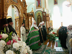 21 августа 2005 года в ходе Первосвятительского визита в Санкт-Петербург Святейший Патриарх Московский и всея Руси Алексий II совершил Божественную литургию в храме Собора двенадцати апостолов Свято-Иоанновского ставропигиального женского монастыря.Фото Службы коммуникации ОВЦС МП.Официальный сайт Русской Православной Церквиhttp://www.mospat.ru