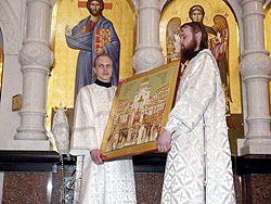 21 мая 2004 года делегация Русской Зарубежной Церкви во главе с ее Первоиерархом митрополитом Восточно-Американским и Нью-Йоркским Лавром прибыла в Екатеринбург. Целью поездки стало посещение памятных мест, тесно связанных с новейшей историей Русской Православной Церкви. Фото: 'Православная газета', Екатеринбург.http://orthodox.etel.ru