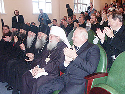 21 мая 2004 года делегация Русской Зарубежной Церкви во главе с ее Первоиерархом митрополитом Восточно-Американским и Нью-Йоркским Лавром прибыла в Екатеринбург. Целью поездки стало посещение памятных мест, тесно связанных с новейшей историей Русской Православной Церкви. Фото Службы коммуникации ОВЦС МП. Официальный сайт Русской Православной Церкви http://www.mospat.ru